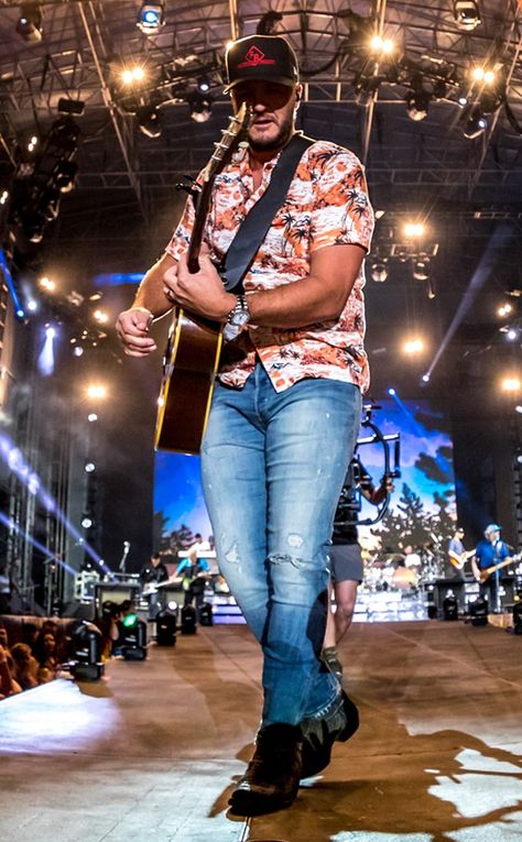 Luke Bryan from Must-See Concerts and Music Tours in 2021 on E! Online Luke Bryan Concert Outfit, Luke Bryan Farm Tour, Luke Bryan Lyrics, Luke Bryan Concert, Luke Bryan Pictures, Luke Bryan Quotes, Cole Swindell, The Fame Monster, Glen Powell