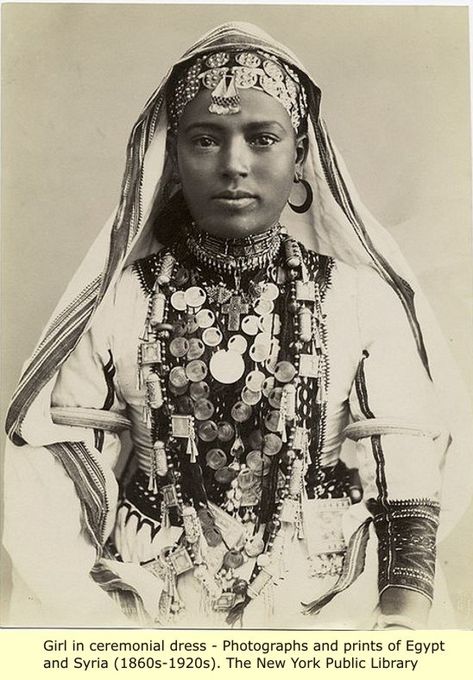 Turks Greece Women, Women In Iran, Hawaiian Woman, Persian Women, Egyptian Women, Egyptian Culture, Native American Tribes, Traditional Dress, Vintage Photographs