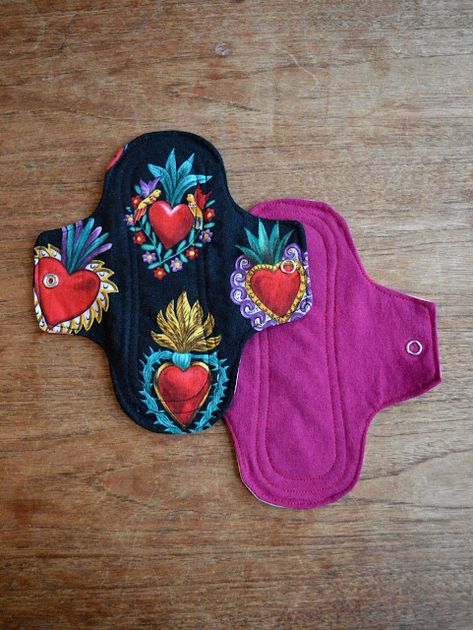 'So, Zo...': Free Pattern Friday: Washable Menstrual Pads Reusable Pads, Bra Sewing Pattern, Cloth Menstrual Pad, Bathroom Stuff, Washable Pads, Bra Sewing, Eco Warrior, Reusable Pad, Menstrual Pads