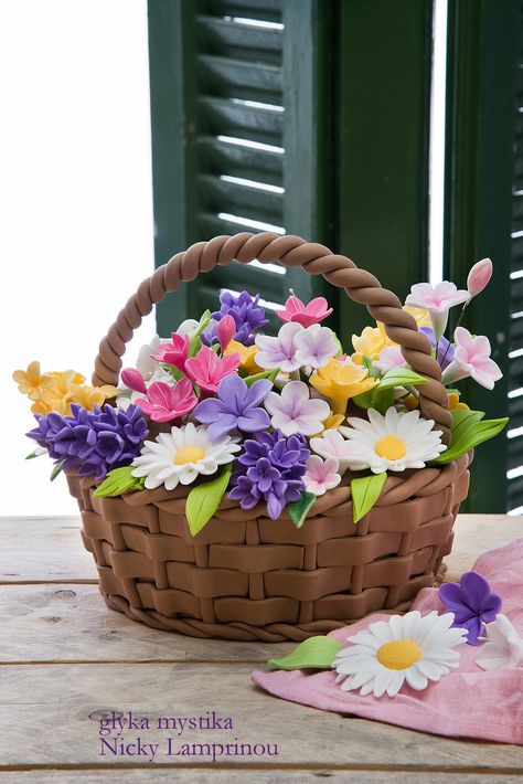 basket cake Basket Of Flowers Cake, Flower Basket Cake, Flower Pot Cake, Cupcakes Decorados, Garden Cakes, Tanah Liat, Fondant Flowers, Floral Cake, Special Cake