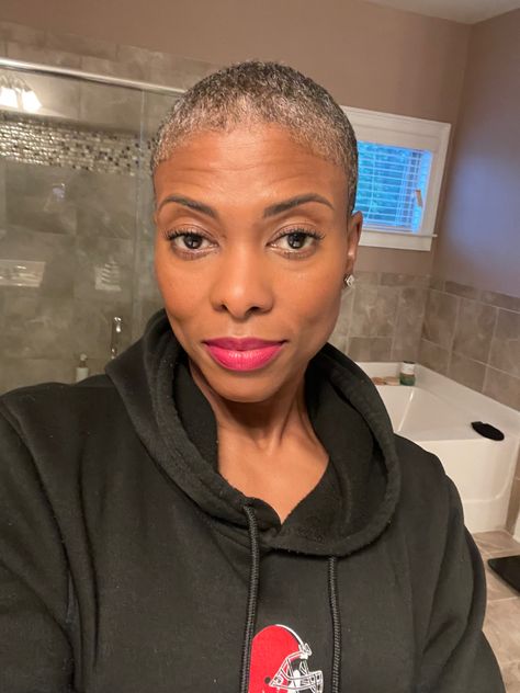 Short Grey Haircuts Older Women, Graying Gracefully, Natural Short Cuts, Bald Hairstyles For Women, Short Black Haircuts, Short Hair Outfits, Natural Hair Haircuts, Natural Hair Twa, Black Women Short Hairstyles