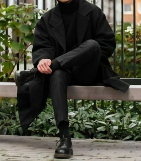 Dark Man Outfit, Rich Man Clothes, High Class Outfits Men, Darkest Academia Outfit Men, Black Turtle Neck Outfit Men Casual, Smart Casual Menswear Work, Messy Suit, Men Preppy Outfits, Total Black Outfit Men