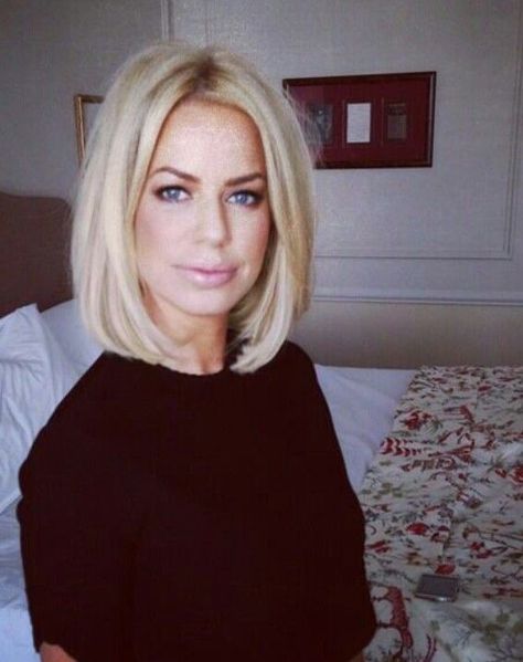 Love Caroline's bob haircut - Caroline Stanbury fashion - chic classic fashion style Caroline Stanbury, Latest Bob Hairstyles, Kort Bob, Choppy Bob Hairstyles, Long Bob Haircuts, Bob Hairstyles For Fine Hair, Bob Hair, Long Bob Hairstyles, Blonde Bobs