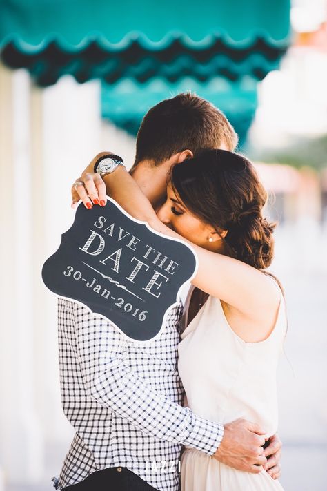 Save the date idea with couple portrait Prenup Photos Ideas, Prenup Shoot, Save The Date Pictures, Date Ideas For Couples, Prenup Ideas, Save The Date Ideas, Fall Shoot, Date Idea, Pre Wedding Photoshoot Outdoor