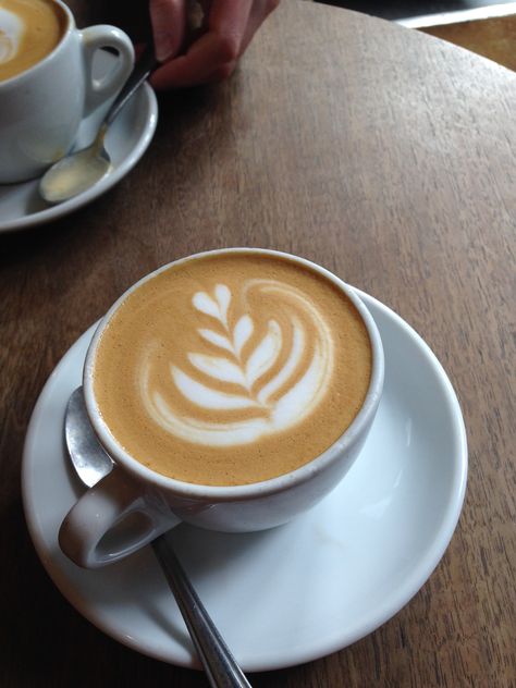 Flat White at Flat White in London Coffee Shop White Aesthetic, Flat White Aesthetic Coffee, Coffee In Paper Cup Aesthetic, Flat White Coffee Aesthetic, Starbucks Flat White, Aesthetic Cappuccino, Flat White Coffee, White Coffee Cups, Sweet Coffee