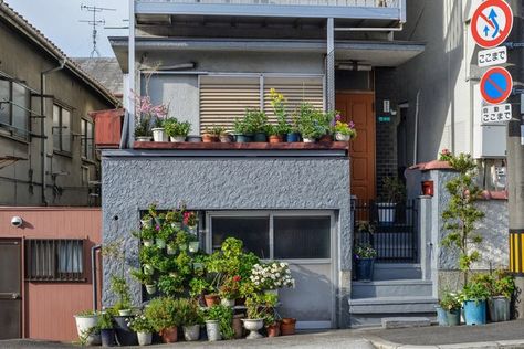 Korean Apartment Building Exterior, Japandi Apartment, Korean Apartment Interior, Korean Apartment, Japanese House Design, Japanese Apartment, Asian House, Apartments Exterior, Apartment Exterior