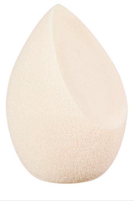 The teardrop-shaped sponge also contains a beveled edge to make smoothing and blending equally simple. Pro touch-up tip: "Lightly mist toner on the flat side of the blender and dab it over your face to refresh makeup that has begun to settle," says Ricky Wilson, a Dior celebrity makeup artist.  Dior Backstage Blender, $20, dior.com. Occasional Makeup Dr, Make Up Things, Спонж Beauty Blender, Best Beauty Blender, Best Makeup Sponge, Flawless Face Makeup, Ricky Wilson, Makeup Things, Dior Backstage