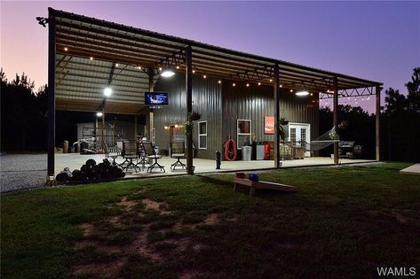 Steel Buildings Shop, House Shop Design, Metal Building Design Ideas, Shop With Kitchen And Bathroom, Cool Shop Ideas, Barndominium Garage Ideas, Shop Building Ideas, Metal Shop Houses, Pole Barn Shop