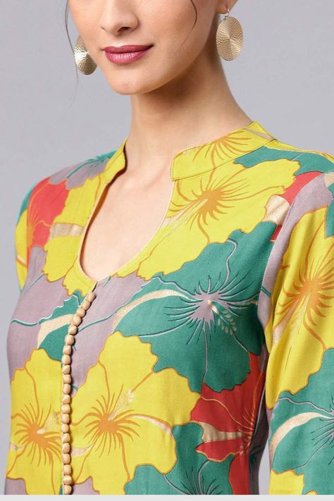 Floral Kurti Designs Latest, Churidhar Tops, Neck Study, Kurta Inspiration, High Neck Kurti Design, Maira Khan, Suit Neck Designs, Churidar Neck, Salwar Neck Designs