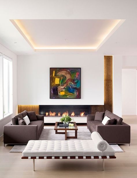 Strategic lighting in a recessed ceiling False Ceiling Living Room, Minimalist Living Room Design, Contemporary Living Room Design, Modern Minimalist Living Room, Plafond Design, Ceiling Design Living Room, Faux Plafond, Interior Minimalista, Design Salon