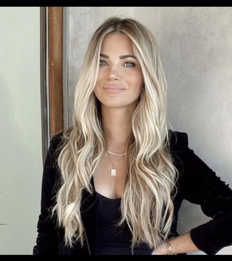 Long Blonde Hair With Root Smudge, Belayer Hair Blonde, Long Blonde Hair 2023, Blonde Hair With Ash Roots, Womens Blonde Hair, Natural Looking Blonde Hair Dark Roots, Blonde Hair Color Ideas For Cool Skin Tones, Long Hair Middle Part Styles, Sunkissed Blonde Hair Summer