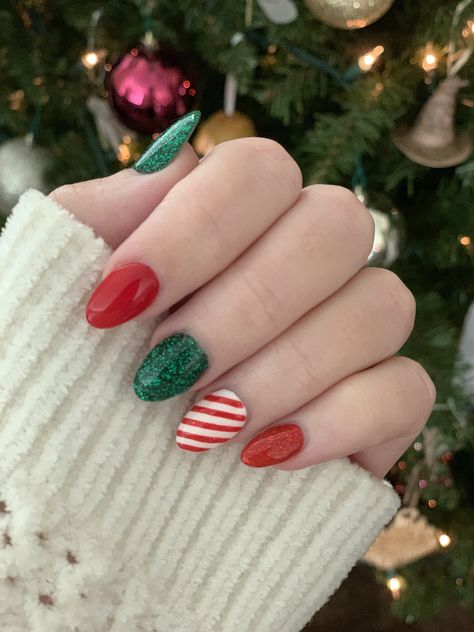 Christmas Striped Nails, Red White And Green Acrylic Nails, Red And Green Striped Nails, Green And Red Candy Cane Nails, Red And Green Dip Nails, Red And Green Candy Cane Nails, Easy Nail Designs Winter, Simple Red And Green Christmas Nails, Candy Cane Gel Nails