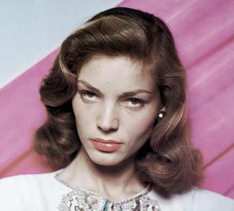 1940s-Hairstyle-tutorial---waves--lauren-bacall 1940 Hairstyles, Retro Updo, 40s Hairstyles, Vintage Hairstyles Tutorial, 1940s Hairstyles, Vintage Waves, Lauren Bacall, Hairstyle Tutorial, Retro Hairstyles