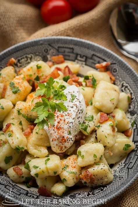 Potato Gnochi with Bacon & Caramelized Onion | By LetTheBakingBeginBlog.com | @Letthebakingbgn Pelmeni Recipe, Gnocchi Dinner, Gnocchi Recipes Easy, Perogies Recipe, Gnocchi Recipe, Winter Cooking, Ground Chicken Recipes, Gnocchi Recipes, Caramelized Onion