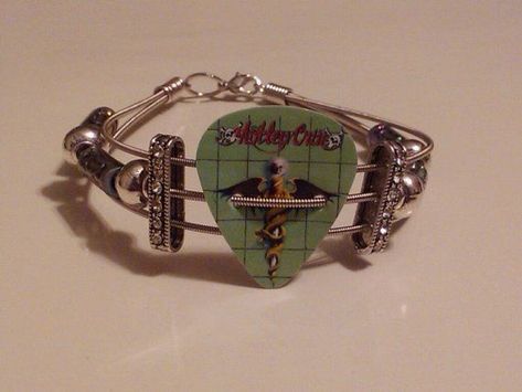 Motley Crue Dr Feelgood, Guitar String Jewelry, Dr Feelgood, Guitar String Bracelet, Estilo Hippie, I'm With The Band, Motley Crue, Dope Jewelry, Mötley Crüe