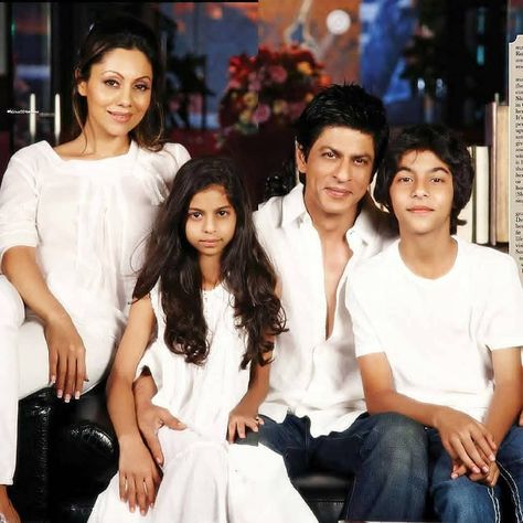 Shahrukh khan Family Image Shahrukh Khan Family, Abram Khan, Photo Romance, Hello Magazine, Secret Photo, Bollywood Couples, Childhood Photos, Shah Rukh Khan, Hrithik Roshan