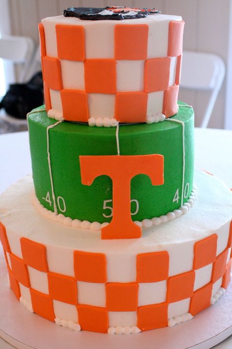 Tennessee vols cake Orange Cakes, Groom Cakes, Tn Football, Football Birthday Cake, Cupcake Decor, All Things, Tennessee Vols, Tennessee Football, Football Cake