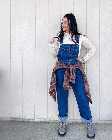 Kelly Anton on Instagram: "That moment your fav 90’s outfit comes back better than before.. outfit details linked up in my bio ✨. . . . . . . . . . #forthestyledlife #buckledout #buckle #bucklestyle #overalls #docmartens #drmartens #freepeoplestyle #90sfashion" Dr Martens And Shorts, Overalls Doc Martens Outfit, Docs And Overalls, Flannel Over Overalls, 90s Overalls Outfit With Flannel, Overalls With Flannel, Overalls Flannel, Jadon Dr Martens, Women In Suspenders