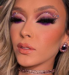 Dramatic Glam Makeup, Eye Makeup Euphoria, Dramatic Eyeshadow, Makeup Barbie, Makeup Euphoria, Rhinestone Makeup, Carnival Makeup, Cute Eye Makeup, Prom Inspo