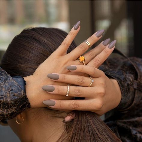 Nail Trends For 2023, Toffee Coffee, Autumn Nail Designs, Autumn Nail, November Nails, Coffee Nails, Fall Nail Trends, Indigo Nails, Latest Nail Trends