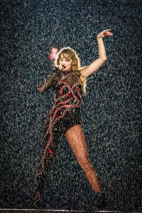 Taylor Swfit, Tied Dress, Taylor Swift Web, Swift Tour, Taylor Swift Cute, Taylor Swift Eras Tour, Tour Outfits, Swift Photo, Taylor Swift Eras