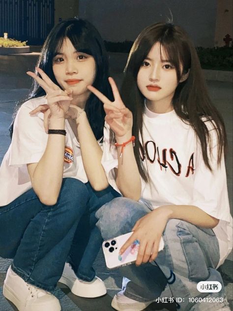 Twins Girl, Identical Twins, Couple Outfits, Best Friends Forever, Dream Guy, Real People, Ulzzang Girl, Friends Forever, Korean Girl