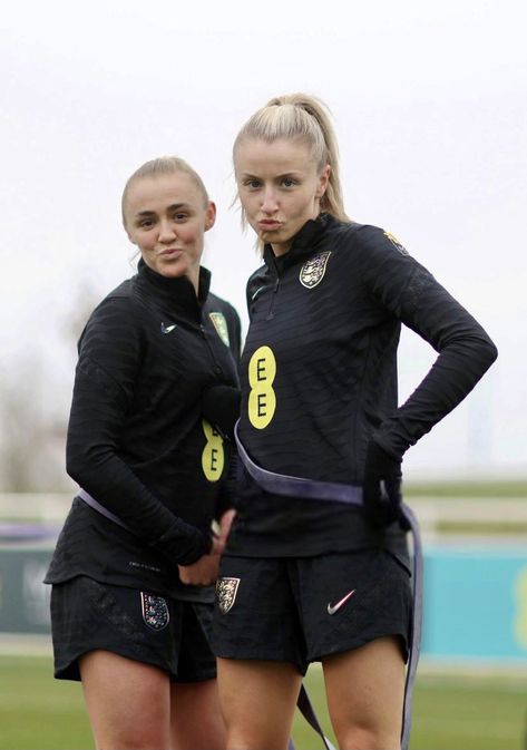 leah williamson and georgia stanway feb15 Georgia Stanway, Soccer Girlfriend, England Ladies Football, Leah Williamson, Female Soccer, Arsenal Ladies, Three Best Friends, Female Soccer Players, Women’s Soccer