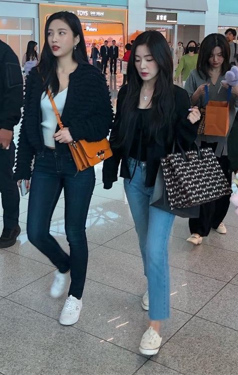 Irene Casual Outfit, Jennie Casual Outfit, Irene Airport Fashion, Irene And Joy, Irene Outfit, Irene Fashion, Irene Style, Dress Designs For Stitching, Japan Outfits