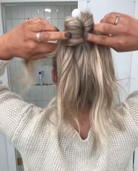 Here’s an updo hair hack that you can use for medium and long hairstyles. Check out this hair hack for a professional-looking updo. Medium Hair Updo Easy, Diy Updos For Medium Hair, Easy Braided Updo, Fall Braids, Easy Updos For Medium Hair, Diy Updo, Hair Tuck, Hair Hack, Long Silky Hair