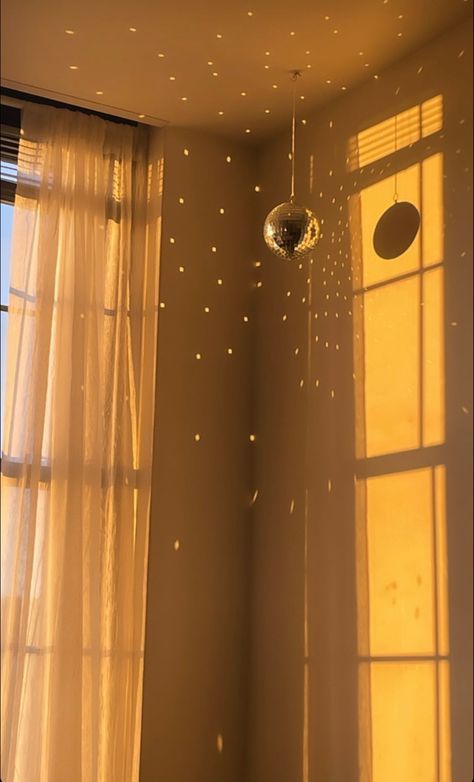 #room #roomdecoration #aesthetic #goldenhour #lighting #apartment #disco #sparkle #curtain #calm Golden Hour Birthday Party, Golden Birthday Aesthetic, Golden Hour Party, Roomdecoration Aesthetic, Lighting Apartment, Golden Birthday, 19th Birthday, Disco Lights, 17th Birthday