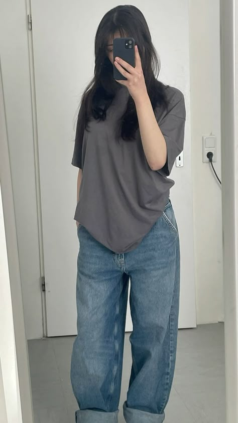 Comfy Lazy Outfits Aesthetic, Outfits With Gray Shirt, Baggy Oversized Outfit, Grey Gap Hoodie Outfit, Sweatpants Outfit Baggy, Hoodie Outfit Grunge, Outfits With Hoodies And Jeans, Baggy School Outfit, Baggy Shirts Outfit