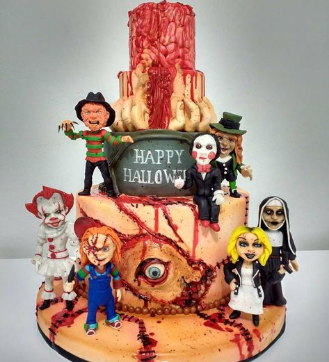 Lacey on Instagram: “Credit: @pedrowondercakes🎂🔪 #cake #halloween #freddykrueger #it #pennywise #nightmareonelmstreet #thenun #blood #bloodsplatter #art…” Scary Halloween Cakes, Horror Cake, Scary Cakes, Theme Birthday Cake, Movie Cakes, Horror Party, Chocolate Food, Horror Themes, Halloween Bash