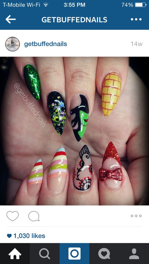 Wizard of Oz! Nail design! Wizard Of Oz Nails, Alice Nails, Wicked Nails, Halloween Nails Ideas, Short Stiletto, Black Halloween Nails, Cartoon Nails, Holloween Nails, Halloween Press On Nails