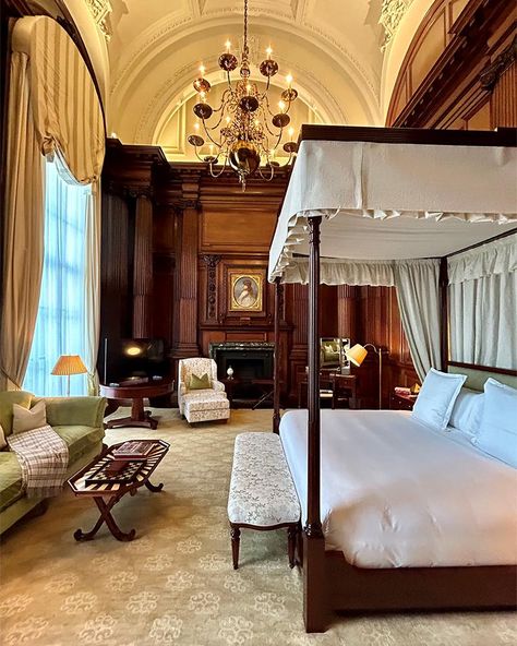 Just Back: Raffles London at The OWO | Luxury Travel Advisor London Bedroom Ideas, Raffles London, Luxury London House, London Luxury Apartment, Victorian Hotel Room, Raffles Hotel, Hotel Suite, Luxury Hotel Room Bedroom Suites, London Hotels Luxury