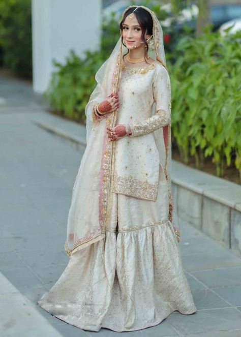 White And Gold Nikkah Dress, Garara Dress Pakistani Bridal, Banarsi Gharara Designs, Nikkah Wedding Dress, Desi Nikkah, Pink Pakistani Bridal Dress, Nikah Dress Pakistani, White Nikkah Dress, White Pakistani Dress