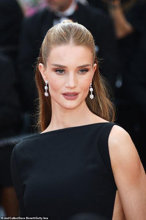 Rosie Huntington Whiteley Hair Half Up, Rosie Huntington Whiteley Hairstyles, Evening Jewelry Formal, Hair Do For Bridesmaid, Rosie Huntington Whiteley Cannes, Black Gown Hairstyle, Parted Half Up Half Down Hair, Straight Hair Bride Hairstyles, Long Black Dress Hairstyles