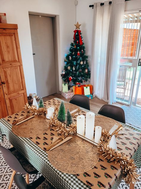 Having an intimate Christmas dinner with the parents. This is the way I set up the table. Got the idea from a friend to use christmas wrapping paper as a table runner. Butcher Paper Table Runner Christmas, Brown Paper Christmas Table Setting, Brown Paper Table Runner Christmas, Christmas Table Settings, Christmas Wrapping Paper, Christmas Dinner, Jingle Bells, Christmas Wrapping, Christmas Table