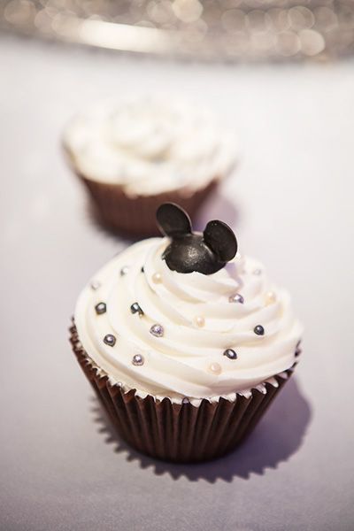 Mickey Mouse cupcakes- perfect for a destination Disney wedding Disney Wedding Cupcakes, Bridal Shower Cake Ideas, Disney Themed Bridal Shower, Cakes Disney, Mickey Wedding, Mickey Mouse Wedding, Pear And Almond Cake, Disney Cupcakes, Mouse Cupcakes