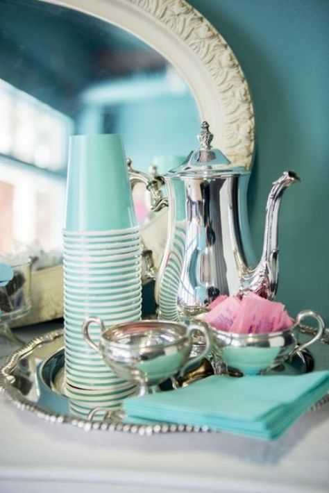 Breakfast At Tiffany’s Themed Bridal Shower Idea Tiffany Theme Party, Breakfast At Tiffanys Party Ideas, Tiffany Themed Bridal Shower, Tiffany Birthday, Moldes Para Baby Shower, Tiffany Theme, Tiffany Bridal Shower, Pineapple Theme, Tiffany's Bridal