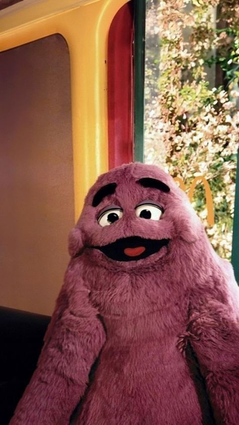 Grimace Aesthetic, Grimace Wallpaper, Grimace Mcdonalds, 80s Wallpaper, Baby Grinch, Purple Aura, Pinterest Memes, Letter Gifts, Rpg Games