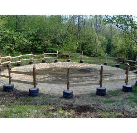 Diy Round Yard Horse, Horse Yards Ideas, Horse Coral Ideas, Diy Horse Trail Course, Pallet Round Pen For Horses, Cheap Round Pen For Horses, Diy Round Pen For Horses, Horse Round Pen Ideas, Diy Hitching Post For Horses