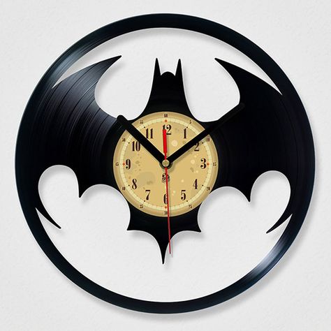 Vinyl Record Batman Clock $39 Batman Diy, Vinyl Record Crafts, Upcycle Crafts, Record Crafts, Crafts Homemade, Vinyl Clock, Vinyl Record Clock, Record Clock, Record Art