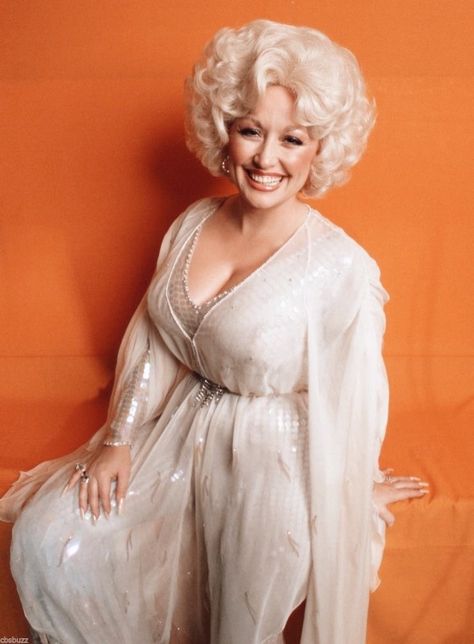 Dolly Parton Quotes, Dolly Parton Pictures, Divas Pop, Jane Fonda, Hello Dolly, Dolly Parton, 8x10 Photo, Up Girl, American Singers