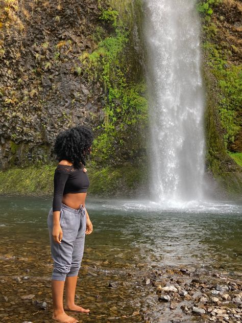 Hiking In The Mountains, Hiking Aesthetic Black Women, Waterfall Aesthetic Girl, Hiking Black Women, Waterfall Poses, Hike Aesthetic, Adventure Core, Cute Hiking Outfit, Woman Hiking