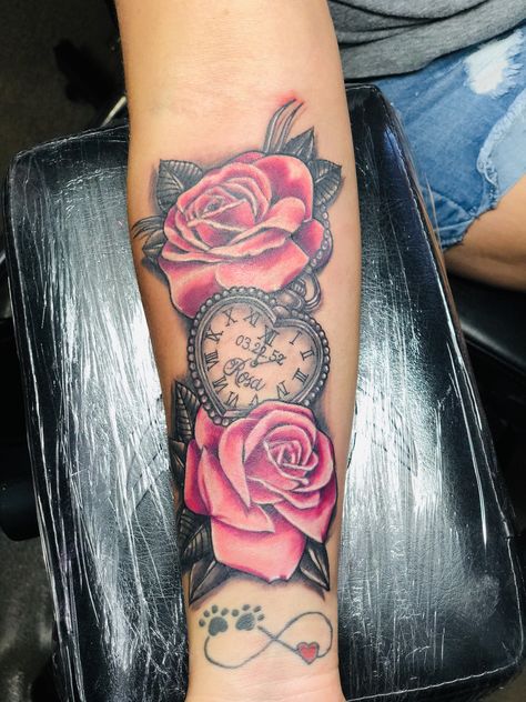 Birth Clock Tattoo, Time Clock Tattoo, Clock Tattoo Ideas, Tattoo Scroll, Clock And Rose Tattoo, Baddie Tattoos, Clock Tattoos, Arm Sleeve Tattoos For Women