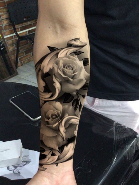 Realistic Rose Tattoo Black And White, Siluet Tattoo, Greek Flowers Tattoo, White Roses Tattoo, Black And White Tattoos For Women, White Rose Tattoo, Black And White Rose Tattoo, Black And White Flower Tattoo, Realistic Flower Tattoo