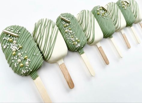 Puck Cake, Green Treats, Sweets Business, Greenery Cake, Cake Popsicles, Chocolate Popsicles, Cake Pop Designs, Dino Cake, Cute Pizza