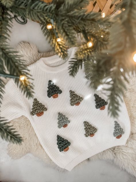 Diy Christmas Sweater Cricut, Hand Embroidered Christmas Shirt, Embroidery Gift For Mom, Hand Christmas Crafts, Embroider Baby Sweater, Christmas Jumper Embroidery, Chunky Embroidery Sweater, Christmas Knitted Sweater, Christmas Diy Toddler