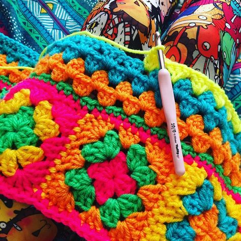 Alexandra Lund on Instagram: “totally feeling the neon viiibees today 💚💗💛” Neon Yarn Crochet Projects, Neon Yarn Projects, Neon Crochet, Neon Granny Square Crochet, Neon Blanket Crochet, Crochet Granny, Granny Square, Crochet Projects, Crochet Blanket