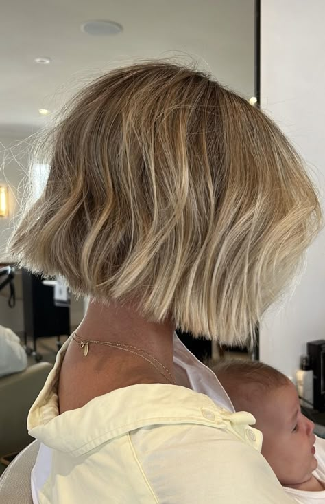 Beige Blonde Short Hair, Dark Blonde Short Hair, Dirty Blonde Short Hair, Lived In Blonde Bob, Short Dark Blonde Hair, Feminine Pixie Haircut Fine Hair, Bleached Hair Dark Roots, Bleached Hair With Dark Roots, Hairstyles Feminine